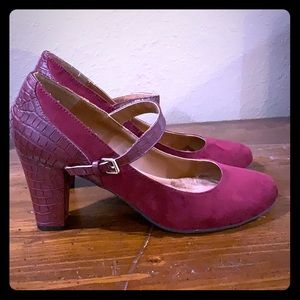 Faux suede croc embossed Mary Jane heels, sz 10